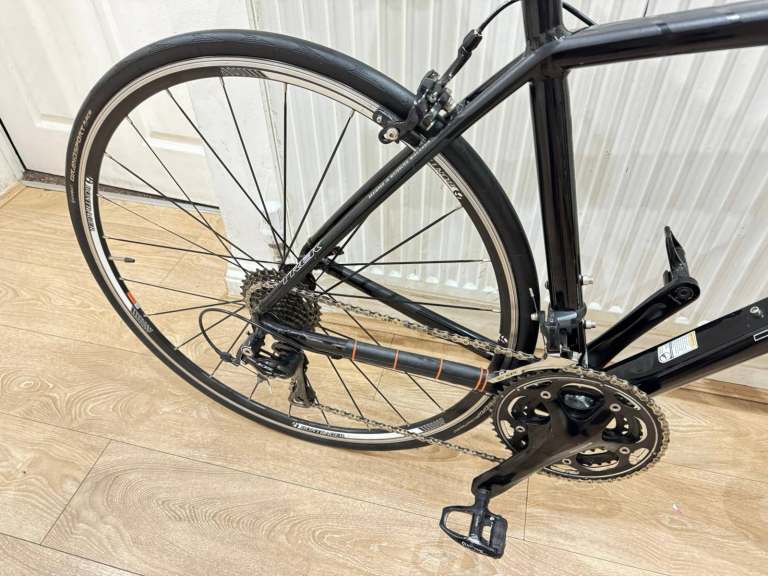 Trek madone 2.1 road bike in excellent condition all fully working 