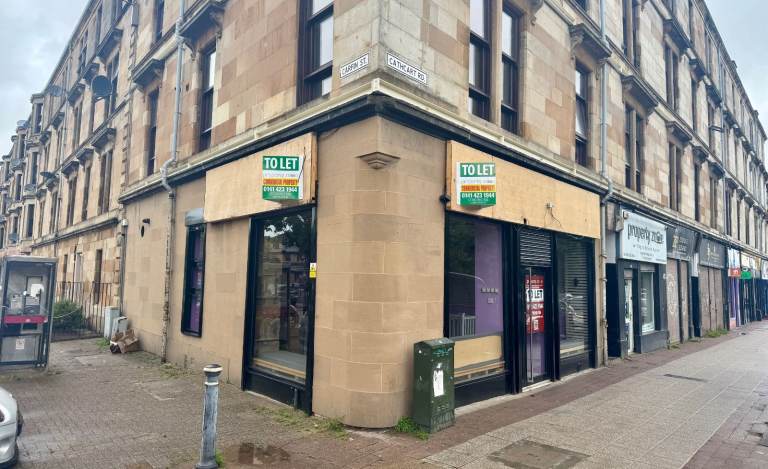 * 1A/Cafe shop,  Available for Let at Cathcart Road - G42 7BY £350.00 PW.