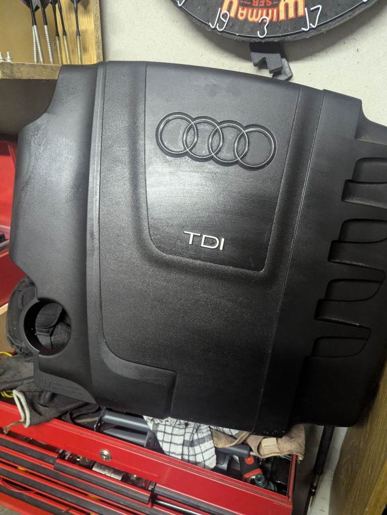 Audi A4 B8 TDI  engine cover 