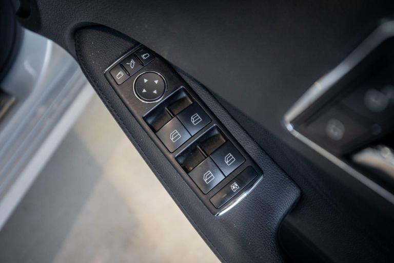 2009 Mercedes-Benz E Class E220 CDI BlueEFFICIENCY SE 4dr Tip Auto SALOON DIESEL Automatic