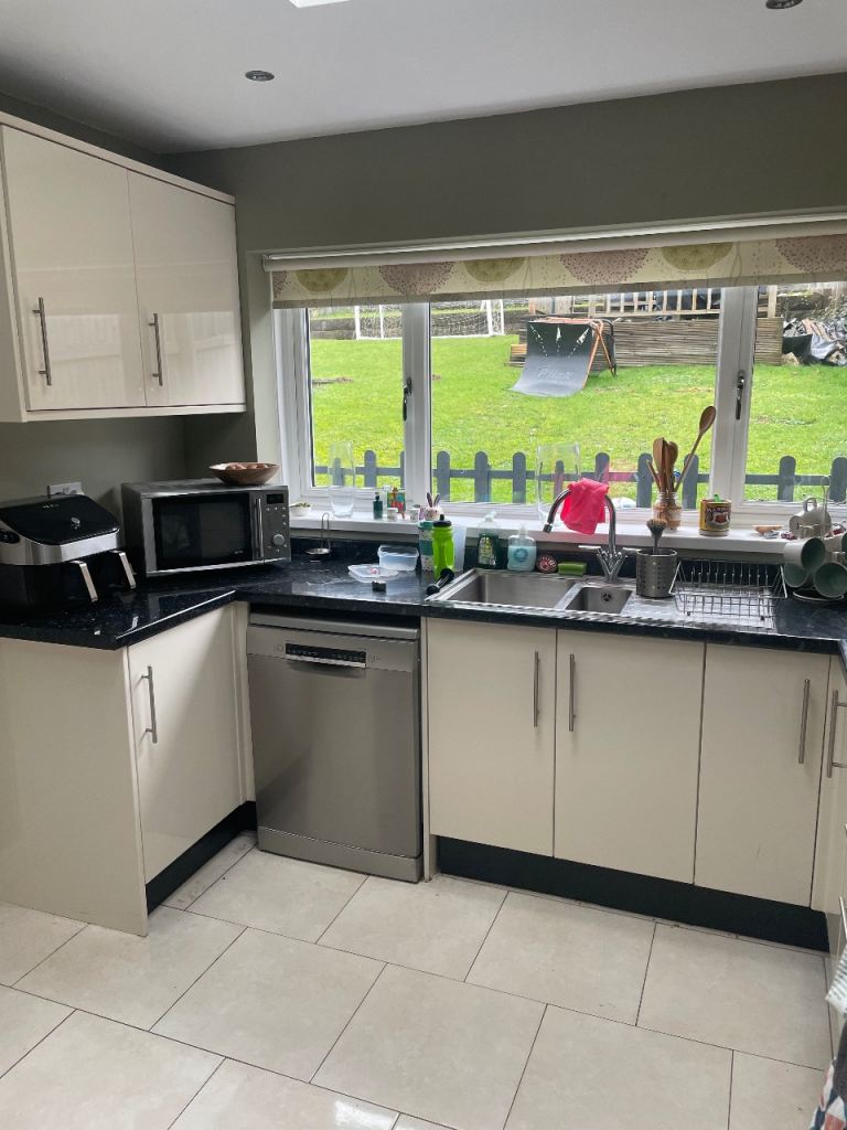 kitchen units good condition 