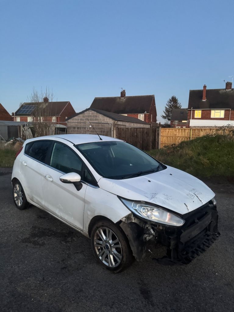 Ford, FIESTA, Hatchback, 2014, Manual, 1241 (cc), 5 doors