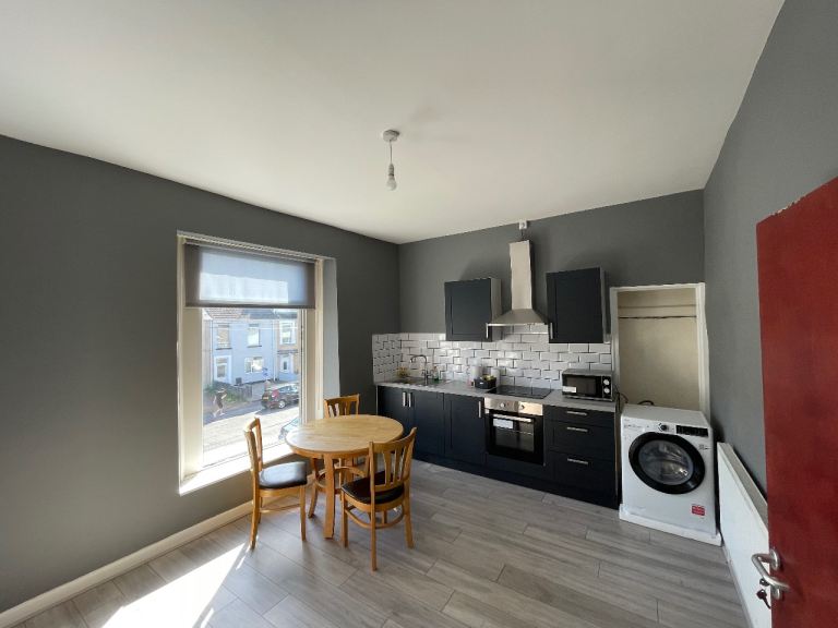 2 Bedroom Flat - Near City Centre