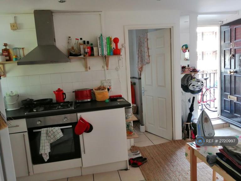1 bedroom flat in Darcy House, London, E8 (1 bed) (#2720997)