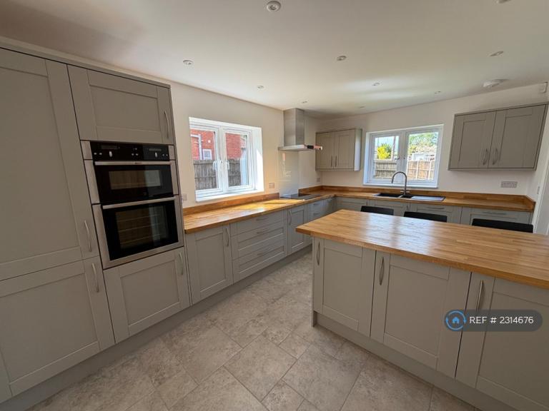 4 bedroom house in Halls Corner Lane, Norwich, NR10 (4 bed) (#2314676)