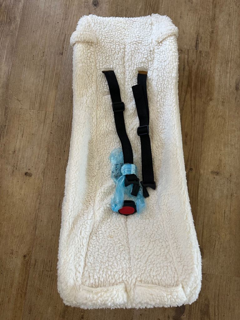 Fleecy lined baby seat for cargo bike- ie Nihola 