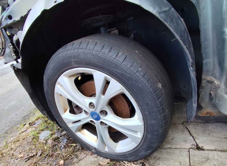  Ford Mondeo MK4 R17 Alloy Wheel whit BAD tyre £50
