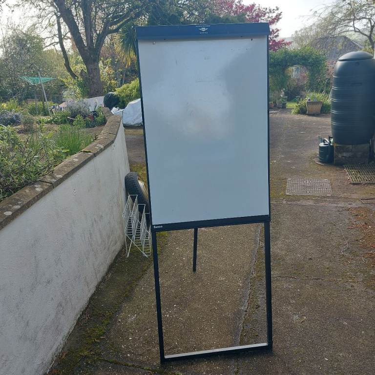 Sasco easel and paper pad