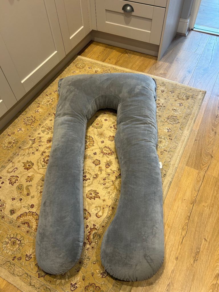 Huge pregnancy pillow 