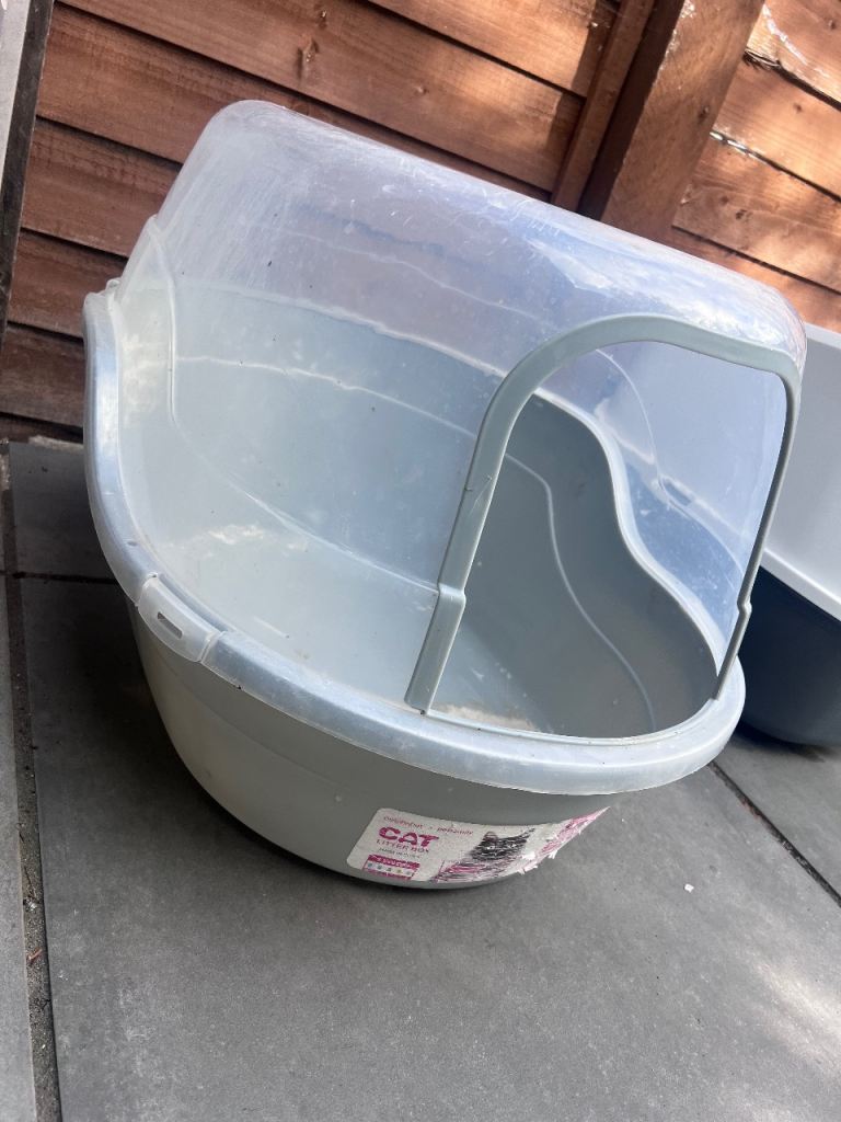 Cat litter tray 