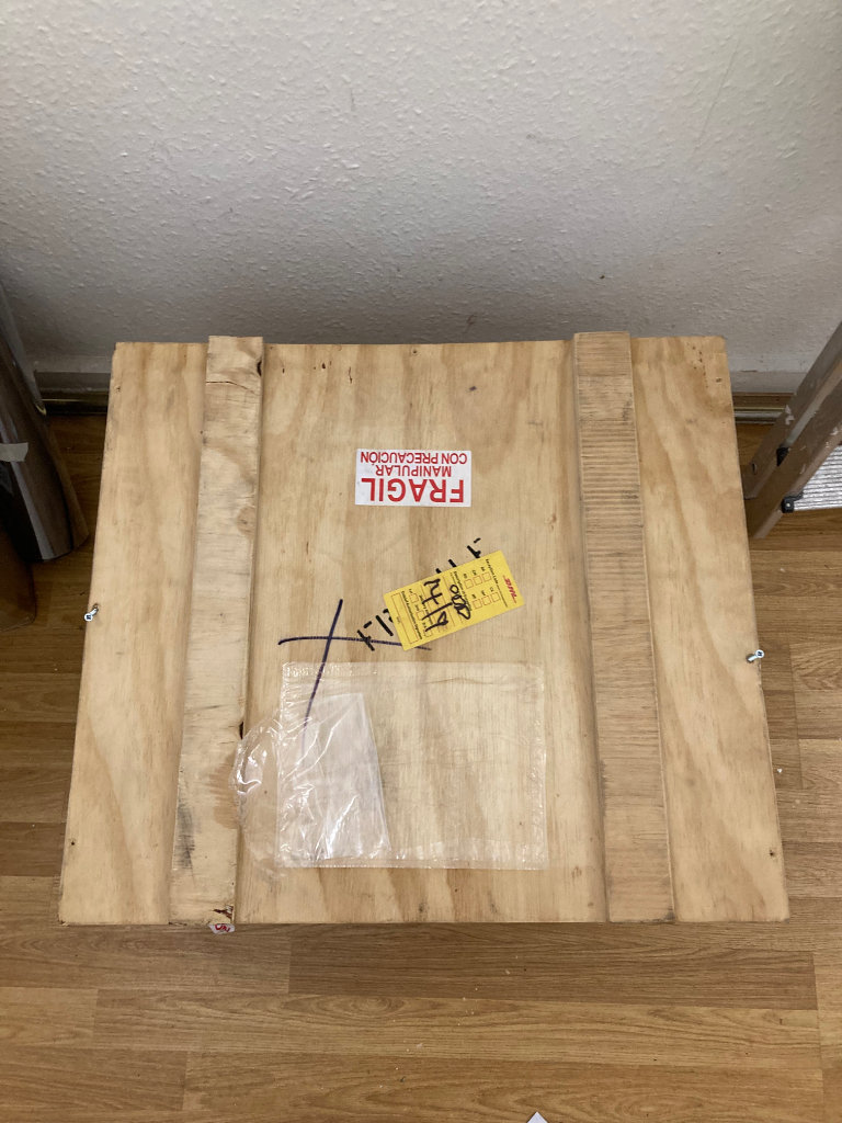 Shipment or storage box with lid and handles