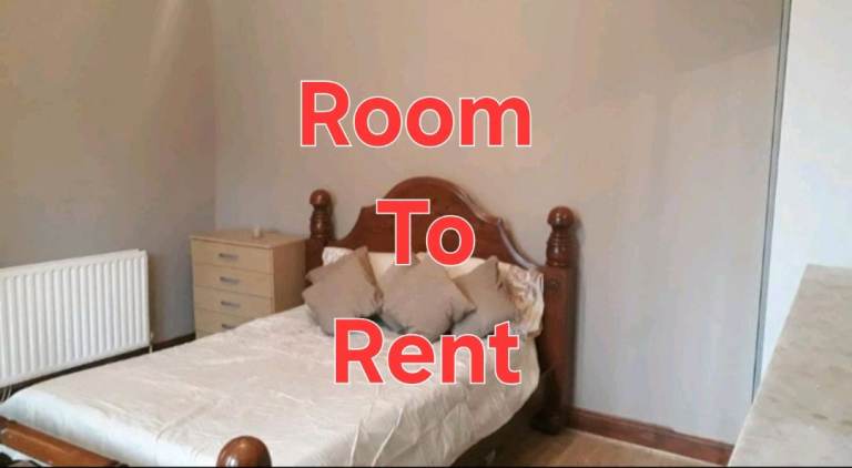 LARGE DOUBLE ROOM AVAILABLE IN ILFORD IG1 