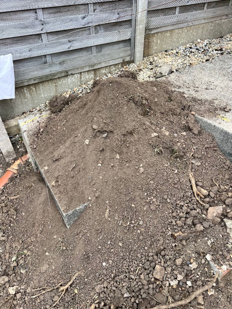Free stony topsoil