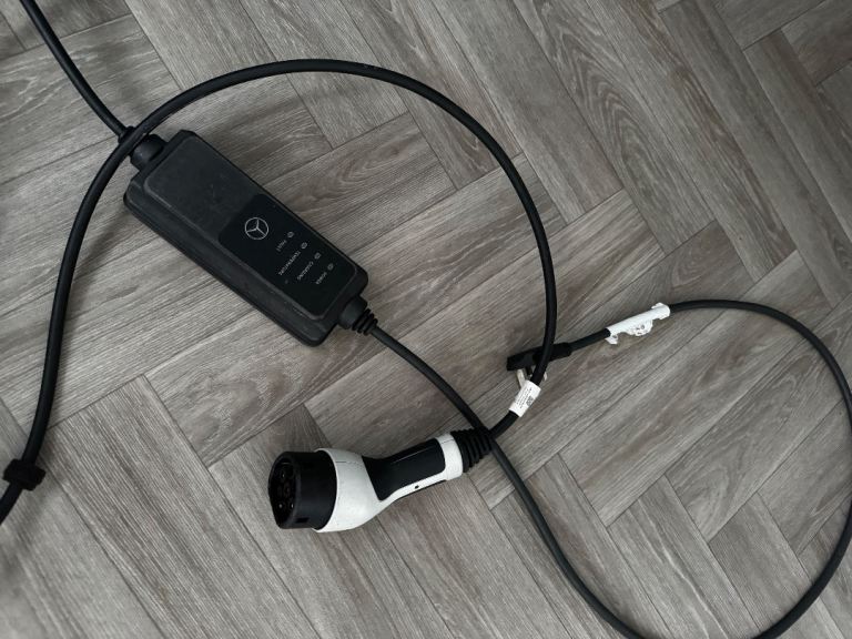 Mercedes 3 pin uk car charger, works with most EVs