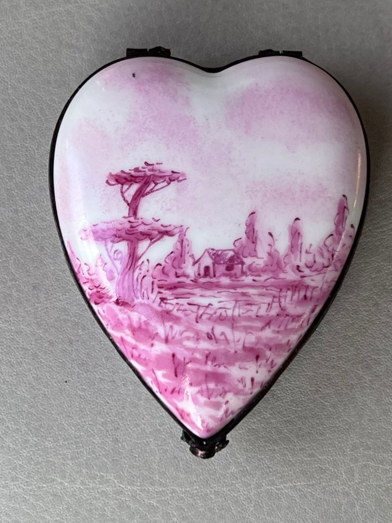 Vintage Limoges “Peint Main” Hand-Painted Porcelain heart box with thistle clasp – signed