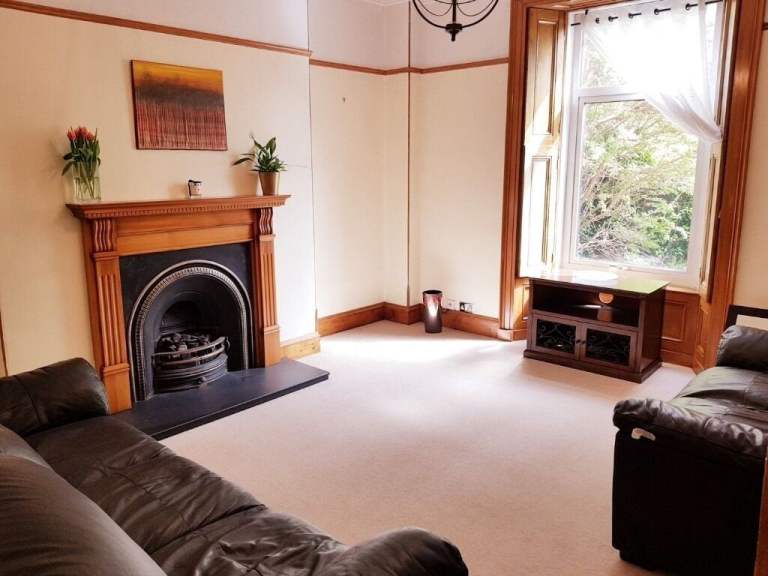 LARGE / SELF-CONTAINED 2 BEDROOM FLAT - ROSEMOUNT AB25 – FURNISHED