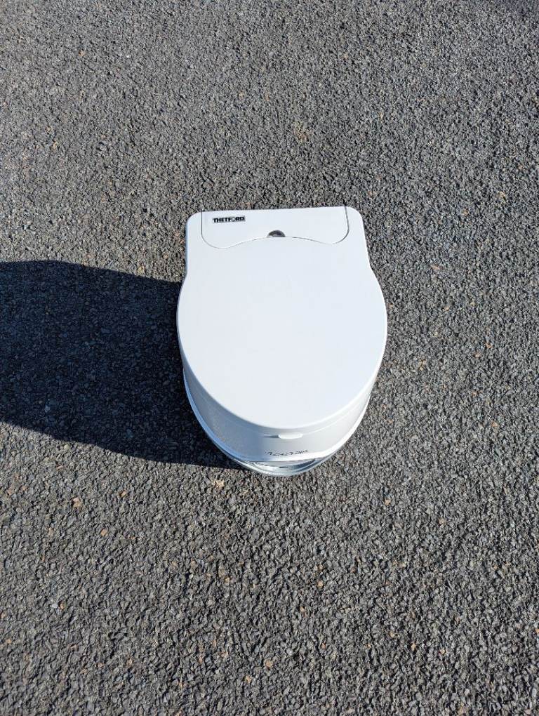 Thetford 500 Series Cassette Toilet with Holding Tank