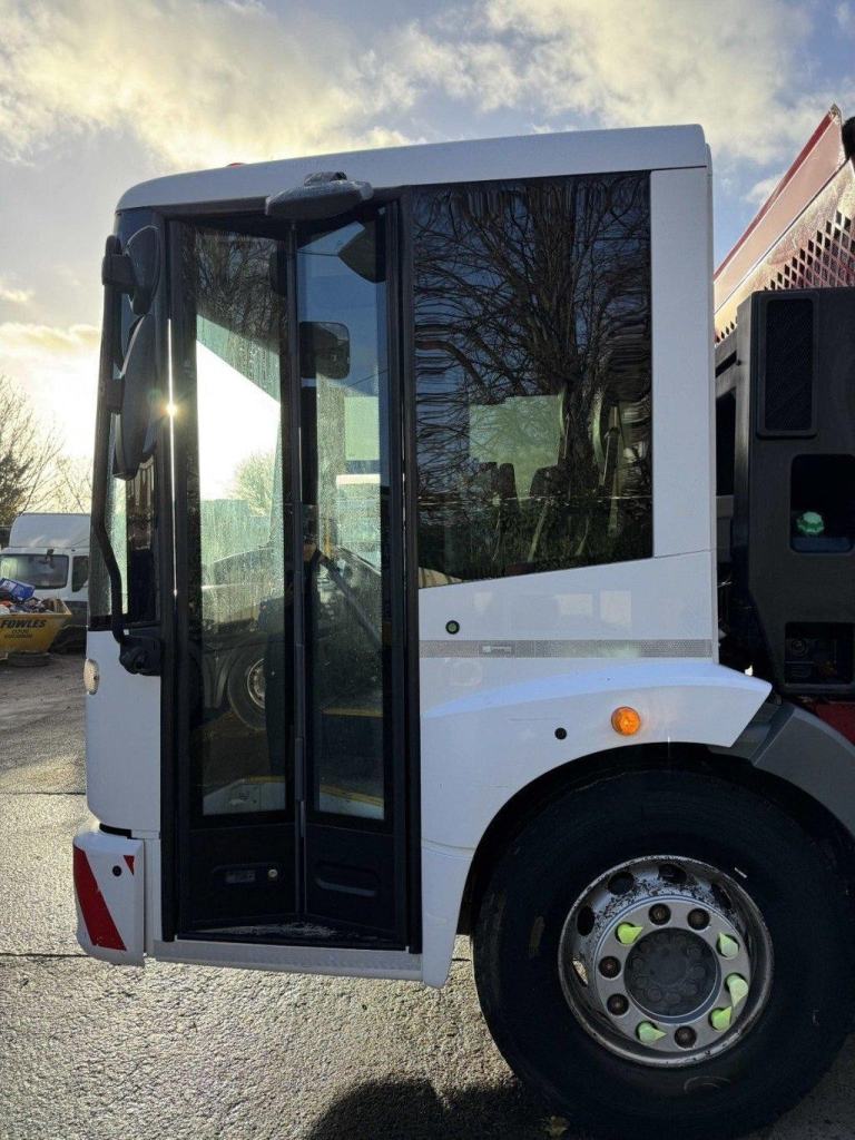 2018 MERCEDES ECONIC 1830 SKIP LOADER