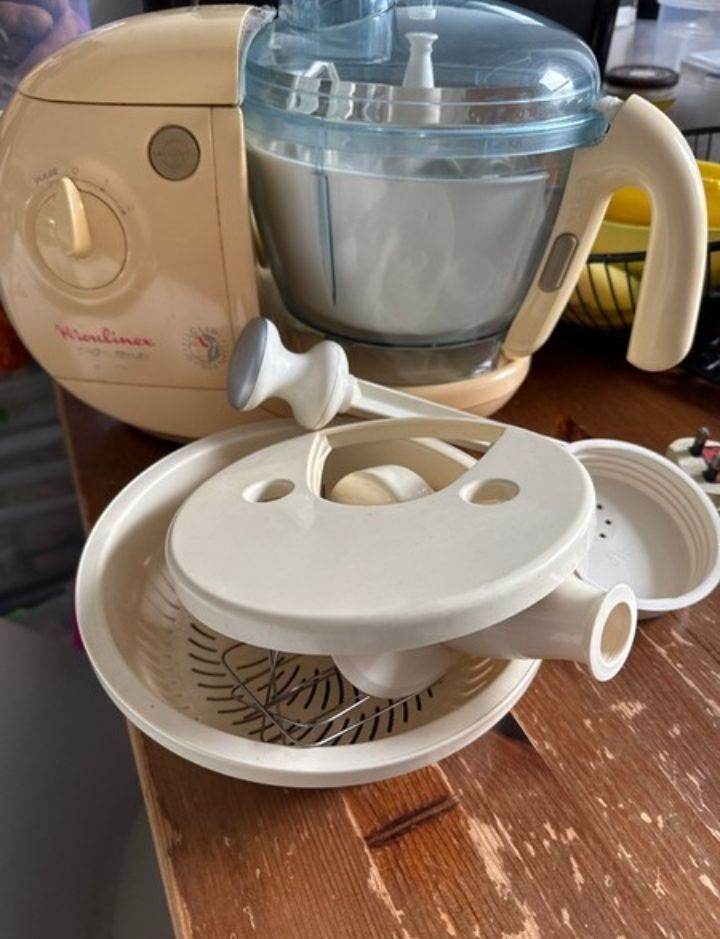 Moulinex food processor plus juicer and attachments 
