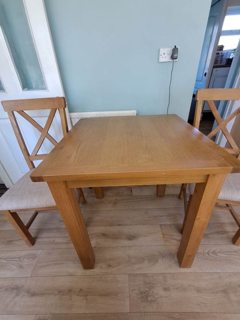 Oak small table and 2 chairs. 