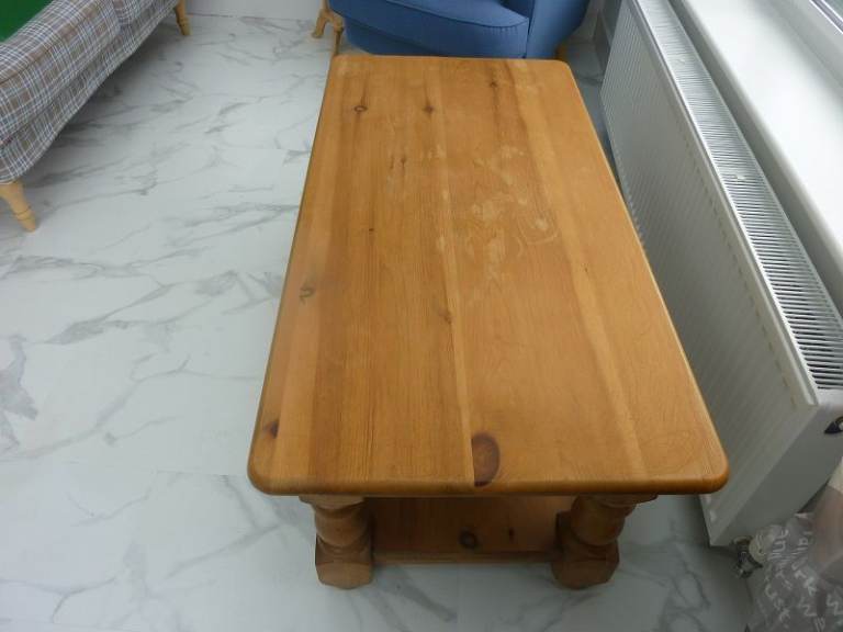 SOLID OAK COFFEE TABLE