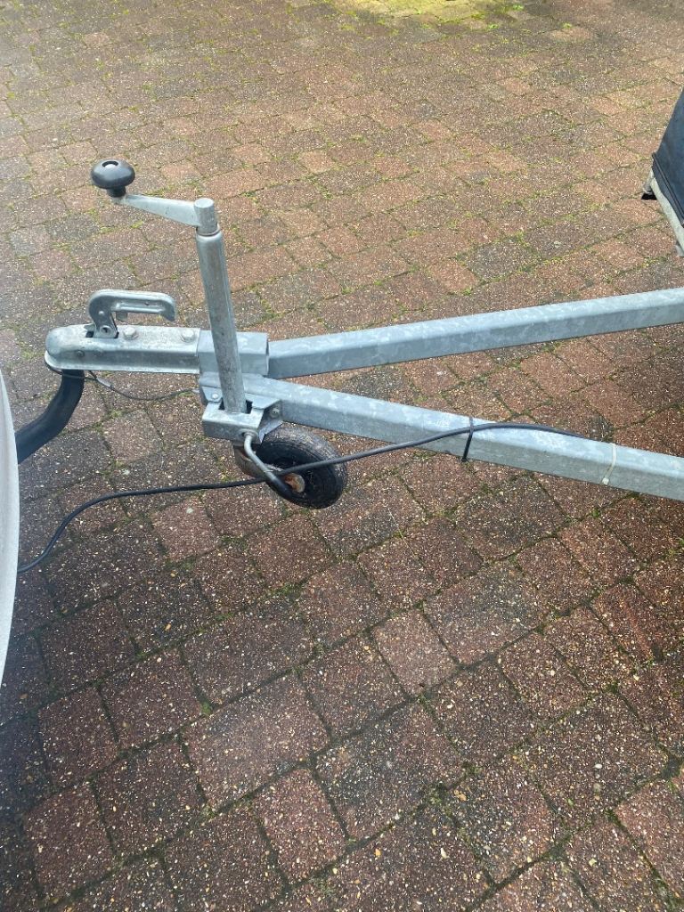 Trailer 7x4 tows great all lights work good tyres