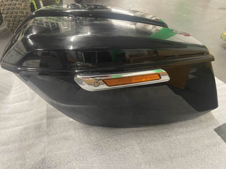 Genuine 2023 Harley-Davidson FLHTK Ultra Limited Saddle Bags (Pair) HLXLTSBC696BF1&HLX RT SBC695FC2