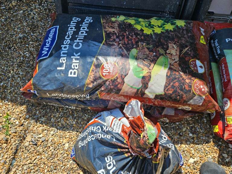 Landscaping Bark Chippings (Wickes) 2 x 100 L 
