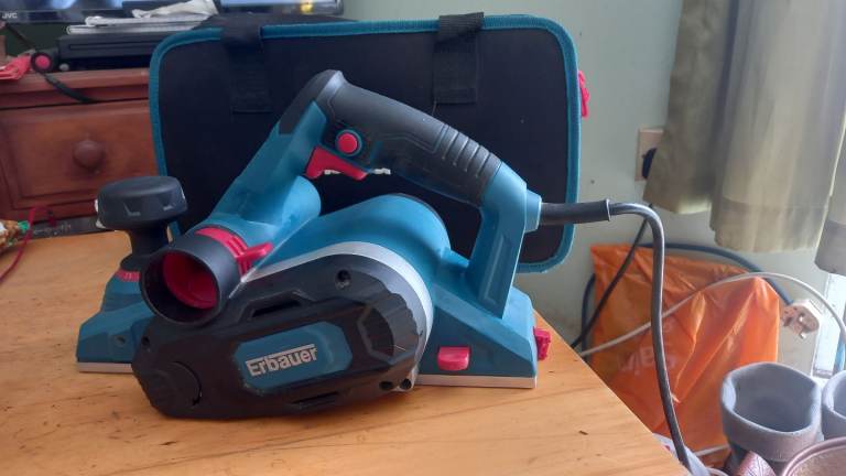 Heavy duty wood planer in excellent condition