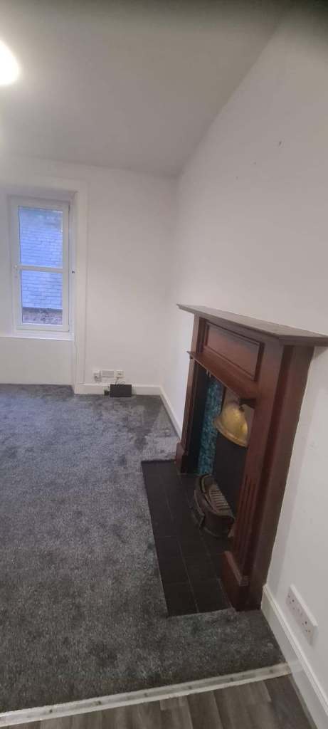 Bright and sunny top floor flat in a historic building in the heart of Kelso.