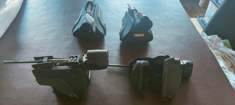 Thule roof rack mount