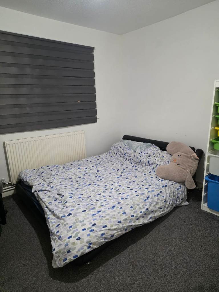 Student/professionals large double  rooms available for rent in wallington 
