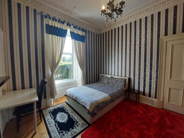 Double room with private Ext bathroom in Newington area EH16 available ASAP