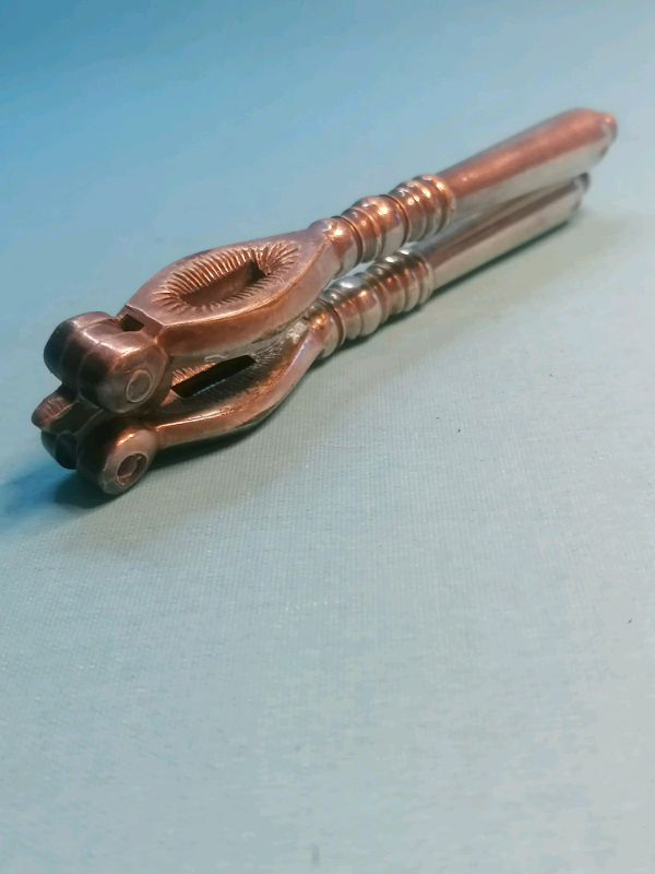 Vintage nuts  handle Design nutcracker 5,5inch. (good condition). 