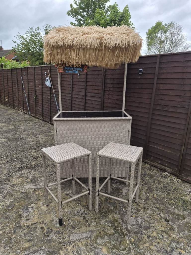 Tiki bar great for birthdays or theme days