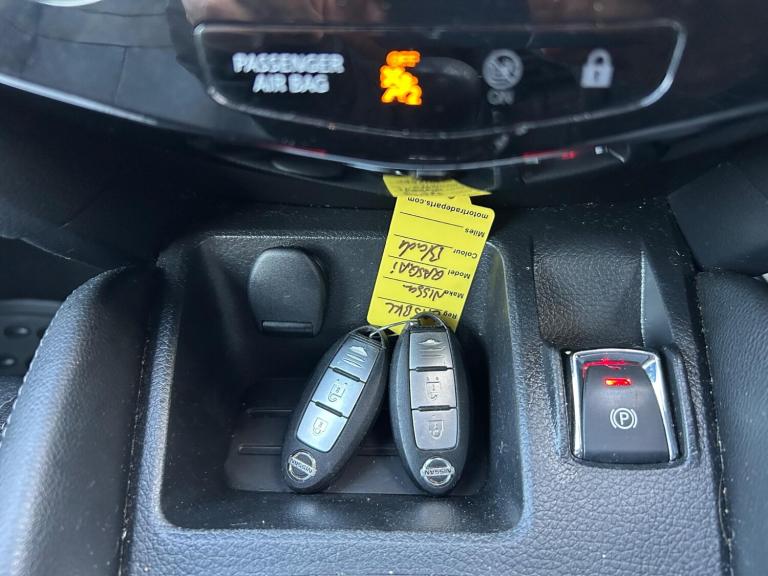 2015 Nissan Qashqai 1.6 DiG-T Tekna [Non-Panoramic] 5dr HATCHBACK PETROL Manual