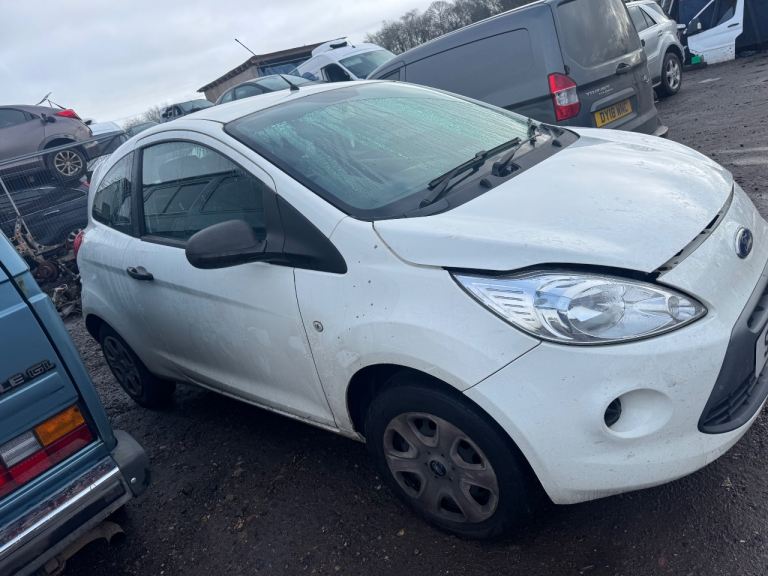 Ford ka mk2 1.2 2011 white BREAKING FOR PARTS 