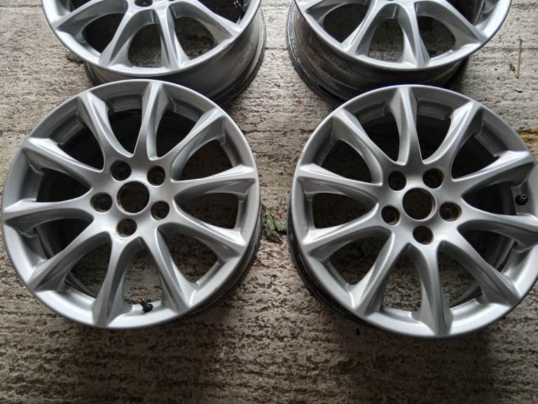 Alloy wheel 
