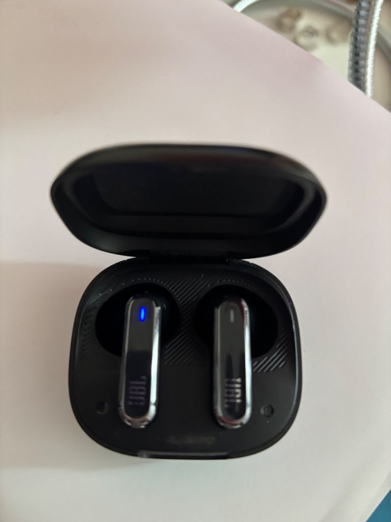 JBL Wireless Earbuds with Charging Case – Good Condition