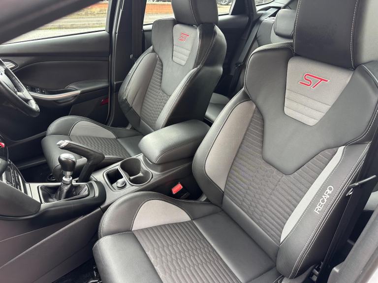 2013 Ford Focus 2.0T EcoBoost ST-2 Euro 5 (s/s) 5dr HATCHBACK Petrol Manual