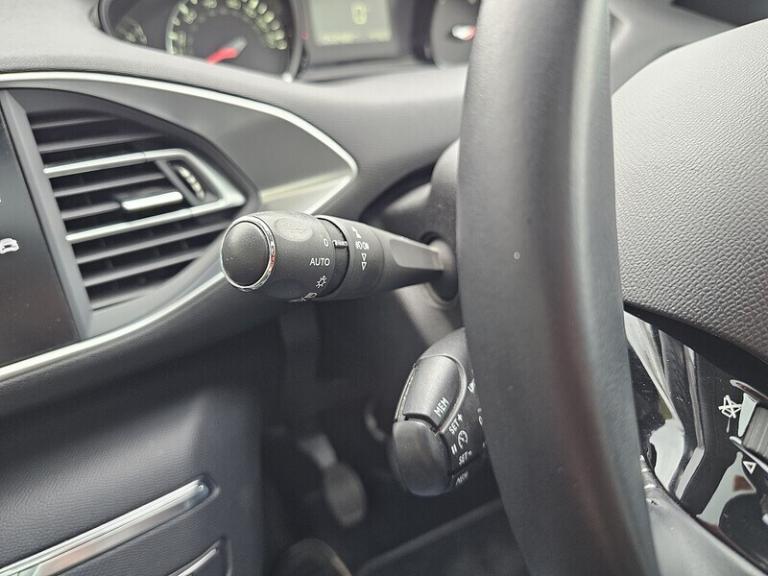 2019 Peugeot 308 SW PureTech Allure Estate Petrol Manual