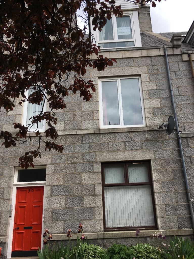 1 bedroom FF flat Balmoral Pl. £575pm. 