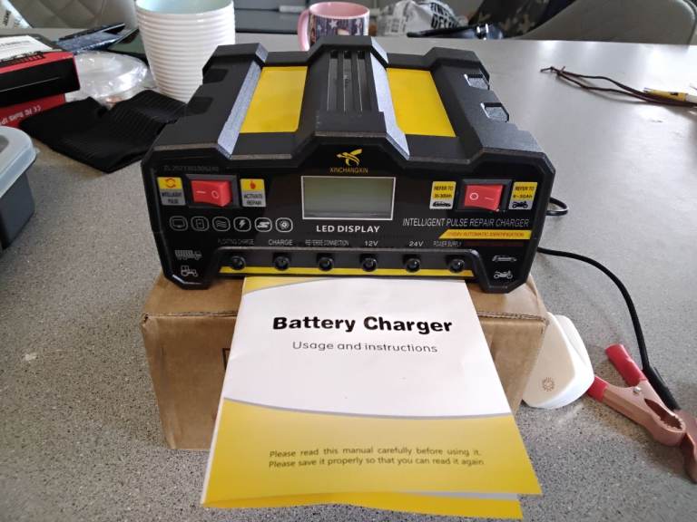 Vehicle battery charger 12v or 24v new bargain 