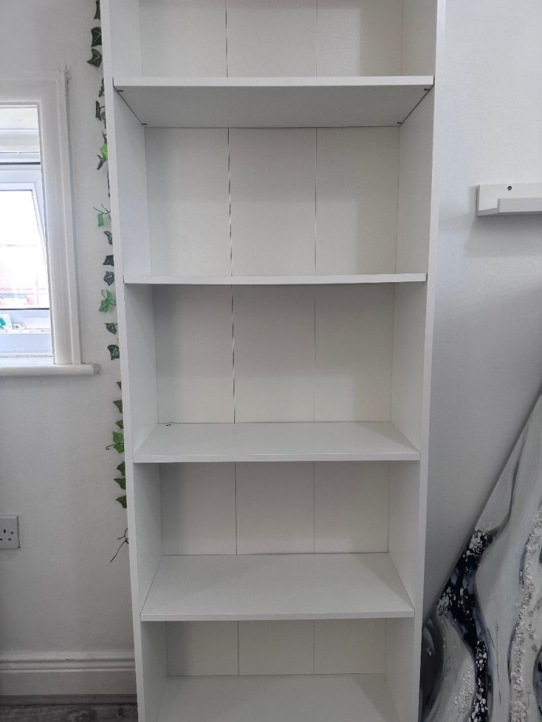 White Bookshelf with 5 Shelves – Good Condition