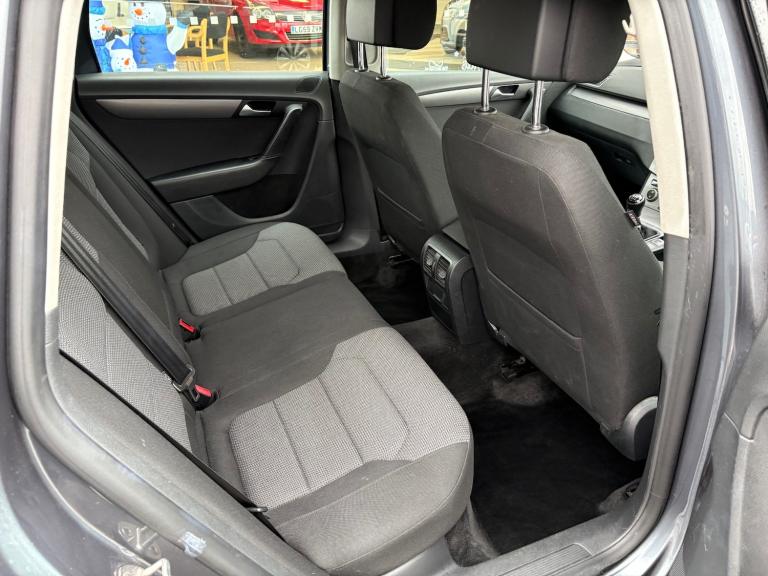 2013 Volkswagen Passat 2.0 TDI BMT Highline 5dr ++ 11 VW SERVICES / 35 TAX / SAT NAV / DAB ++ EST...