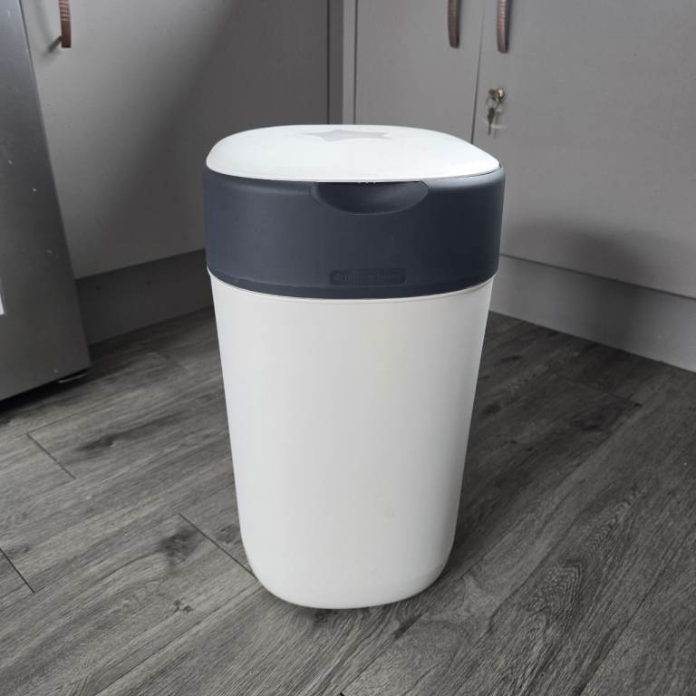Tommee Tippee Sangenic Tec Nappy Bin - White/Grey, Good Condition