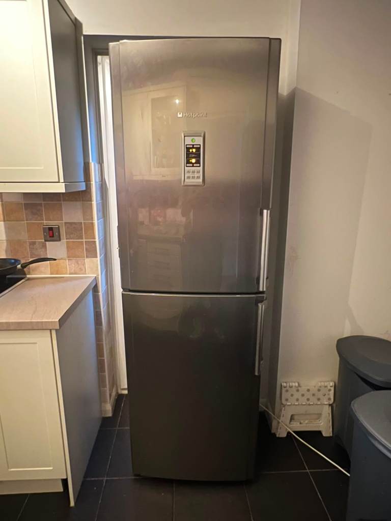 Samsung Fridge Freezer – Silver, Good Condition