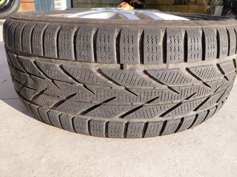 Pair of winter tyres & wheels
