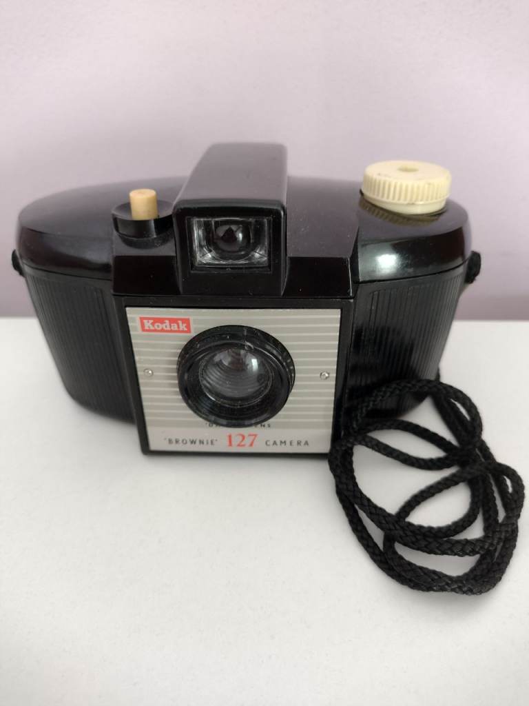 Vintage Kodak Brownie 127 Camera, in good order with Original Neck Cord! See photos/details below