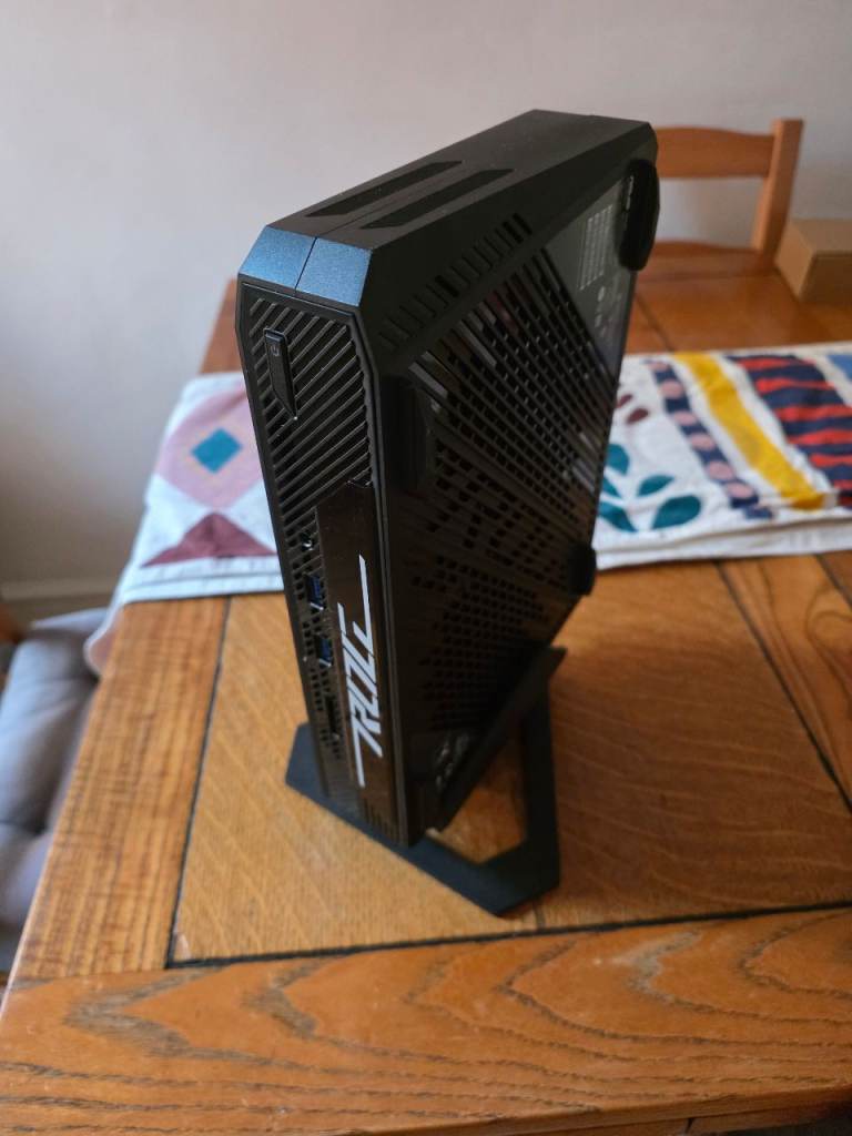Asus ROG NUC 14 Mini PC - RTX 4070 8GB, Ultra 9 185H, 32GB RAM, 1TB SSD